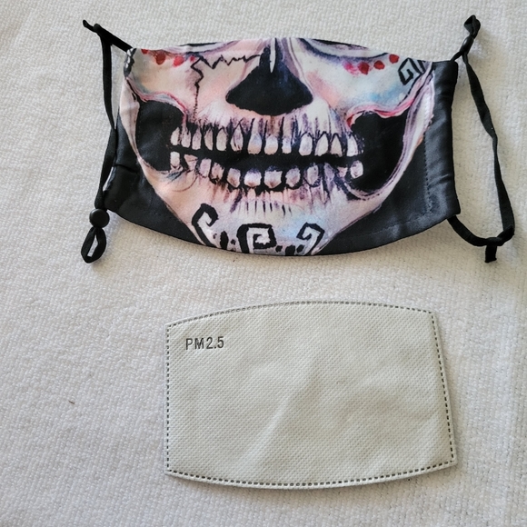 2 piece Toothy skull mask & filter stitch l… - Picture 2 of 6